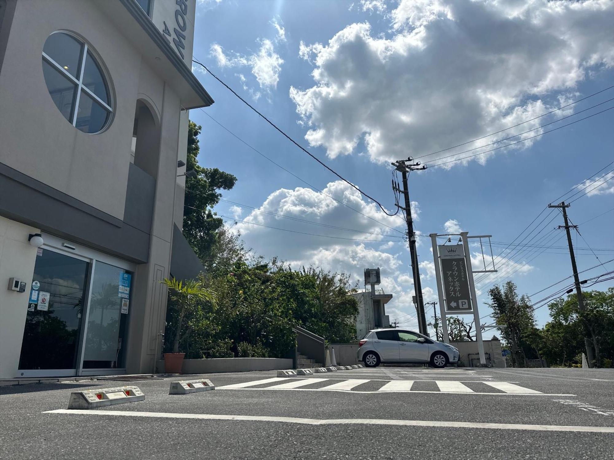 Crown Hotel Okinawa Annex Buitenkant foto