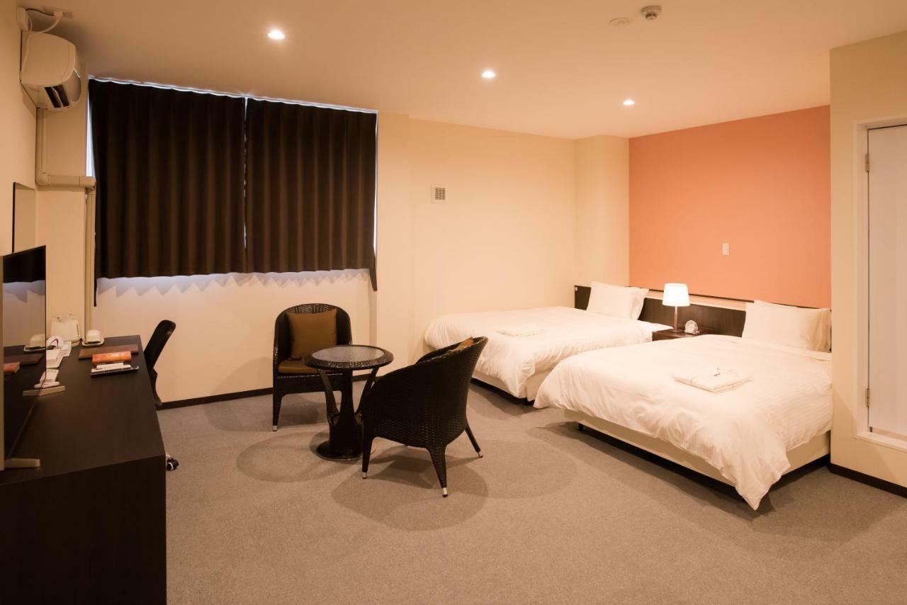 Crown Hotel Okinawa Annex Buitenkant foto